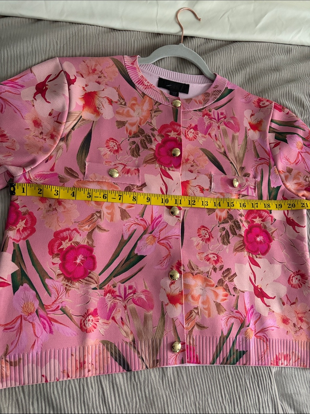 Floral Pink Short Sleeve Cardigan with Gold Button Detail/ Size XL - Picture 6 of 8